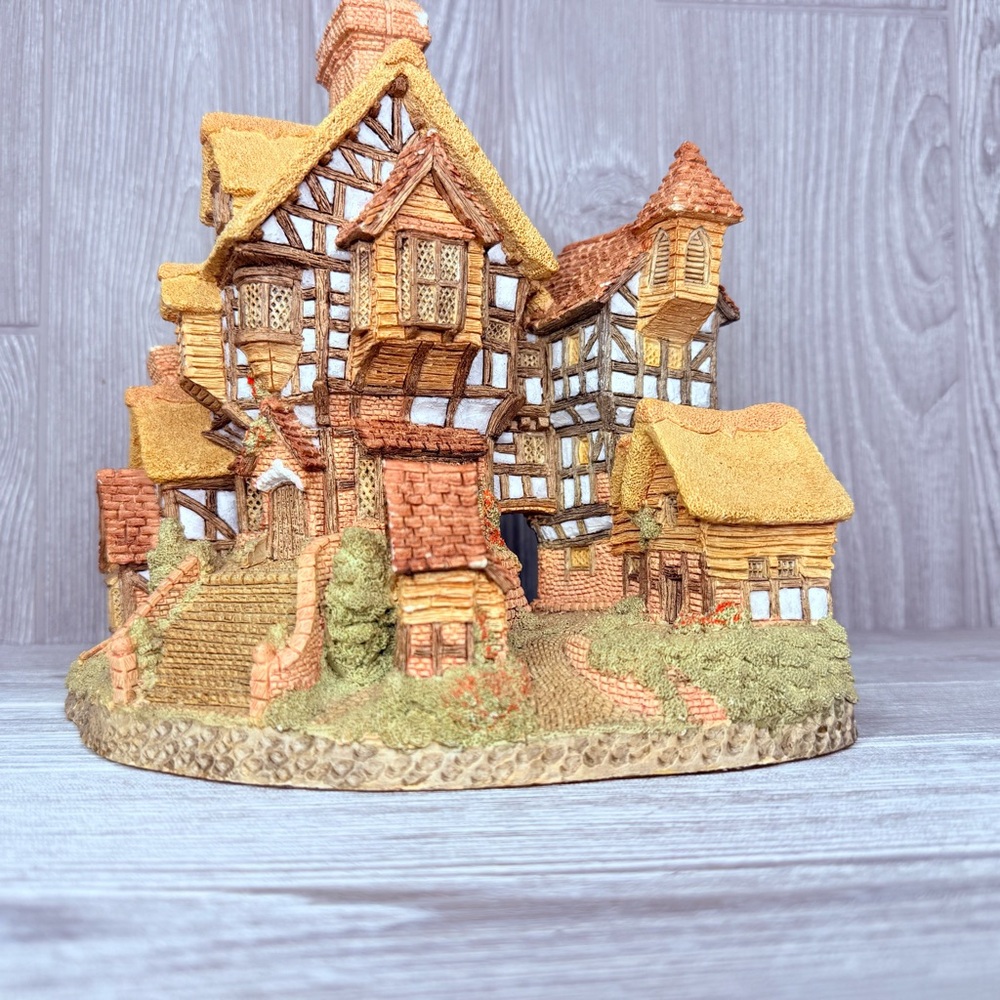 Vintage 1984 the parsonage by David winter house village miniature ceramic decor